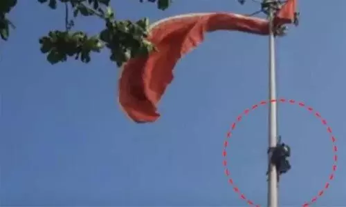 വര്ക്കലയിലെ പാരാഗ്ലൈഡിങ് അപകടം; മൂന്നുപേര് അറസ്റ്റില് വര്ക്കലയിലെ പാരാഗ്ലൈഡിങ് അപകടം; മൂന്നുപേര് അറസ്റ്റില്