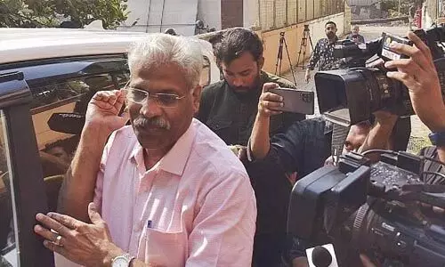 ലൈഫ് മിഷന് കോഴക്കേസ്: സി എം രവീന്ദ്രനെ ഇഡി വീണ്ടും ചോദ്യം ചെയ്യുന്നു ലൈഫ് മിഷന് കോഴക്കേസ്: സി എം രവീന്ദ്രനെ ഇഡി വീണ്ടും ചോദ്യം ചെയ്യുന്നു