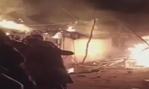 യുപിയില് വീടിന് തീപ്പിടിച്ച് പിഞ്ച് കുഞ്ഞുങ്ങള് ഉള്പ്പടെ അഞ്ച് പേര്ക്ക് ദാരുണാന്ത്യം യുപിയില് വീടിന് തീപ്പിടിച്ച് പിഞ്ച് കുഞ്ഞുങ്ങള് ഉള്പ്പടെ അഞ്ച് പേര്ക്ക് ദാരുണാന്ത്യം