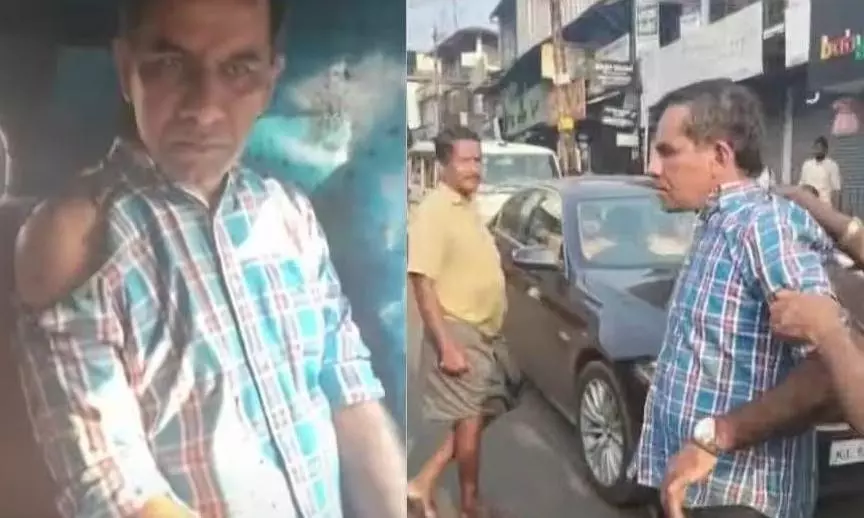 കണ്ണൂര് തളിപ്പറമ്പില് കോടതി ജീവനക്കാരിക്കുനേരെ ആസിഡ് ആക്രമണം; കോളജ് ക്ലാര്ക്ക് പിടിയില് കണ്ണൂര് തളിപ്പറമ്പില് കോടതി ജീവനക്കാരിക്കുനേരെ ആസിഡ് ആക്രമണം; കോളജ് ക്ലാര്ക്ക് പിടിയില്