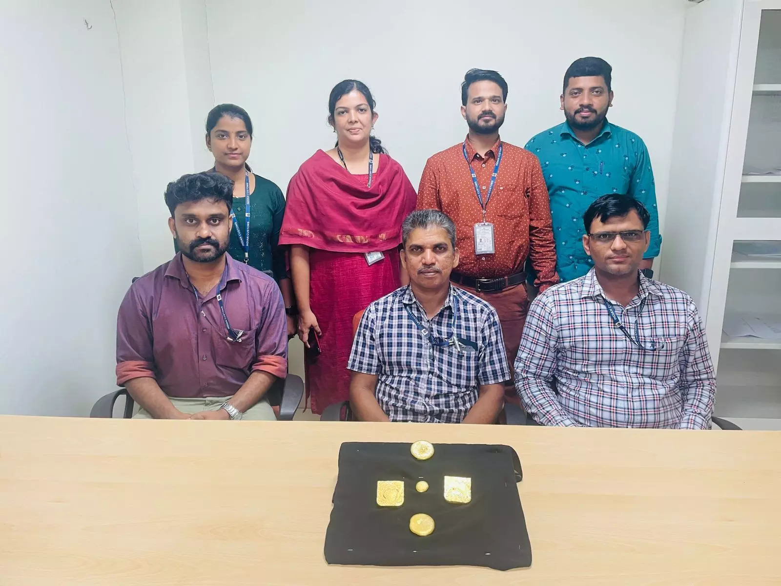 കണ്ണൂരില് വീണ്ടും സ്വര്ണവേട്ട; കാസര്കോട് സ്വദേശികളില് നിന്ന് പിടികൂടിയത് 81 ലക്ഷത്തിന്റെ സ്വര്ണം കണ്ണൂരില് വീണ്ടും സ്വര്ണവേട്ട; കാസര്കോട് സ്വദേശികളില് നിന്ന് പിടികൂടിയത് 81 ലക്ഷത്തിന്റെ സ്വര്ണം