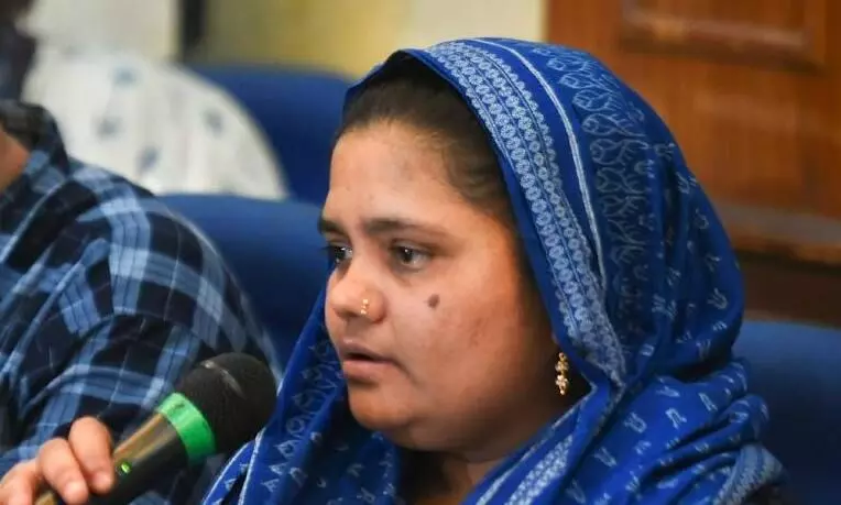 ബില്ക്കിസ് ബാനു കേസ്; പ്രതികളെ വിട്ടയച്ചതിനെതിരായ ഹരജി പരിഗണിക്കാന് പ്രത്യേക ബെഞ്ച് ബില്ക്കിസ് ബാനു കേസ്; പ്രതികളെ വിട്ടയച്ചതിനെതിരായ ഹരജി പരിഗണിക്കാന് പ്രത്യേക ബെഞ്ച്