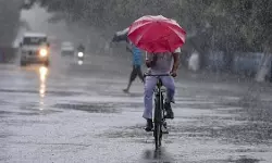 സംസ്ഥാനത്ത് മൂന്ന് ദിവസം മഴയ്ക്കും കടല്‍ക്ഷോഭത്തിനും സാധ്യതയെന്ന് മുന്നറിയിപ്പ്