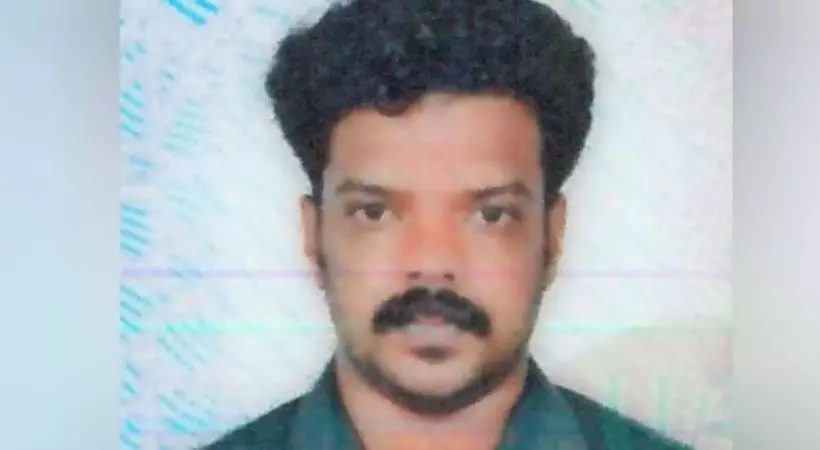 ദുബായില് ടാങ്കര് ലോറി മറിഞ്ഞ് മലയാളി യുവാവ് മരിച്ചു ദുബായില് ടാങ്കര് ലോറി മറിഞ്ഞ് മലയാളി യുവാവ് മരിച്ചു