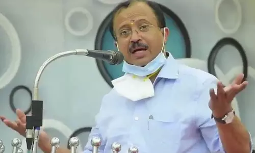 മോദിയെ പുകഴ്ത്തിയ വി മുരളീധരന് നേരെ വിദ്യാര്‍ഥികളുടെ കൂകിവിളി