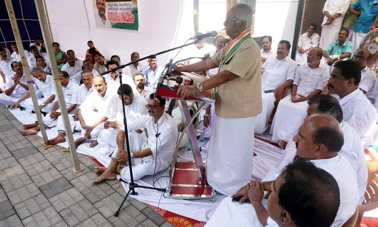 രാജ്യം ഇന്ന് വലിയൊരു ദുരന്തമുഖത്ത്; ജനാധിപത്യവാദികള്‍ ഒന്നിച്ച് നില്‍ക്കേണ്ട സമയമെന്ന് ടി പദ്മനാഭന്‍