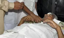 ഉമ്മന്‍ചാണ്ടിക്കെതിരായ ആക്രമണം; ഒരു പ്രതിക്ക് മൂന്നുവര്‍ഷവും രണ്ടുപേര്‍ക്ക് രണ്ടുവര്‍ഷവും തടവ്