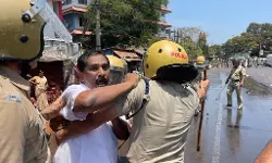 കണ്ണൂരില്‍ കോണ്‍ഗ്രസ് മാര്‍ച്ചില്‍ ലാത്തിച്ചാജ്ജ്; ഡിസിസി പ്രസിഡന്റ് ഉള്‍പ്പെടെ നിരവധി പേര്‍ക്കു പരിക്ക്