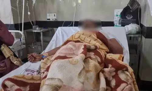 മഹാരാഷ്ട്രയില്‍ പള്ളിയില്‍ കയറി ഇമാമിനെ ആക്രമിച്ച് താടിവടിച്ചു