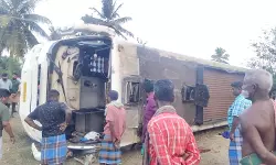 വേളാങ്കണി തീര്‍ത്ഥാടനത്തിന് പോയ സംഘം സഞ്ചരിച്ച ബസ് മറിഞ്ഞ്  നാല് മരണം, 40 പേര്‍ക്ക് പരിക്കേറ്റു