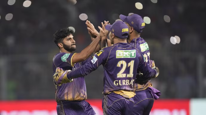 വരുണും സുയേഷും എറിഞ്ഞിട്ടു; ആര്‍സിബി ചാരം; ഈഡനില്‍ റൈഡേഴ്‌സ് ഷോ