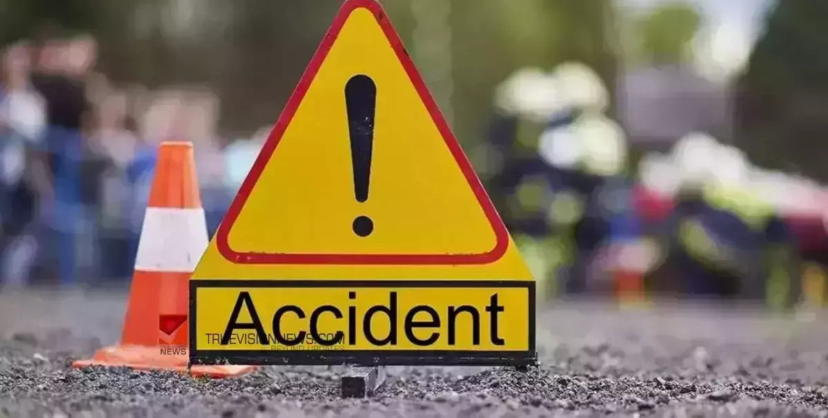 ആലുവ ബൈപാസില്‍ മൂന്നു വാഹനങ്ങള്‍ കൂട്ടിയിടിച്ച് ദമ്പതികള്‍ക്ക് പരിക്ക്