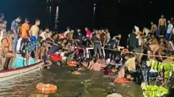 താനൂര് ദുരന്തം; അടിയന്തിര നടപടിക്ക് മുഖ്യമന്ത്രിയുടെ നിര്ദേശം, ബോട്ട് കരയ്ക്കെത്തിച്ചു താനൂര് ദുരന്തം; അടിയന്തിര നടപടിക്ക് മുഖ്യമന്ത്രിയുടെ നിര്ദേശം, ബോട്ട് കരയ്ക്കെത്തിച്ചു