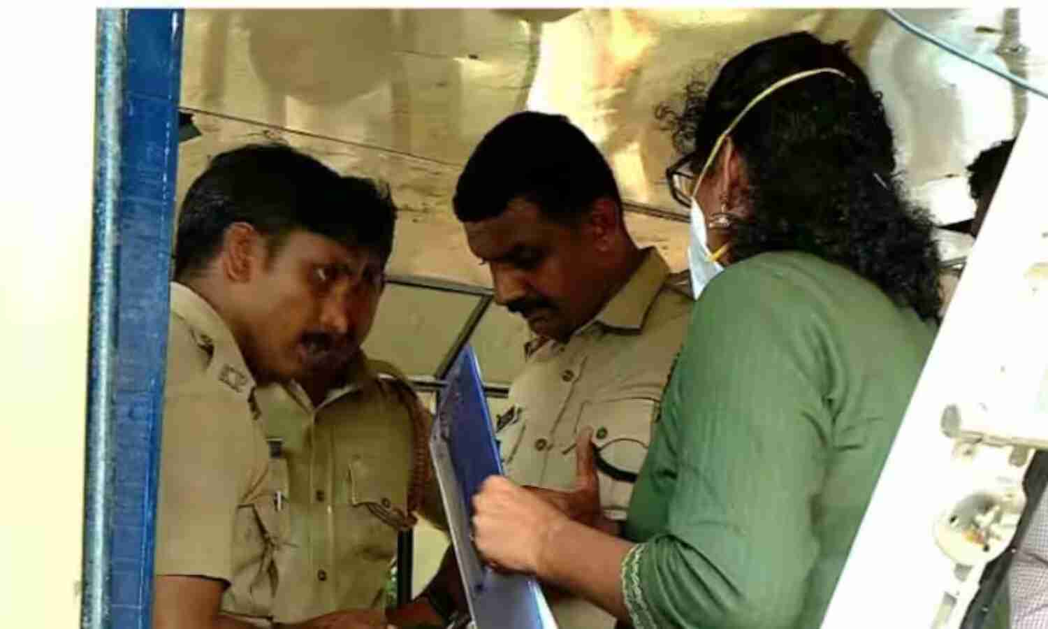 താനൂര് ദുരന്തം: ബോട്ടില് ഫോറന്സിക് പരിശോധന താനൂര് ദുരന്തം: ബോട്ടില് ഫോറന്സിക് പരിശോധന