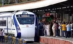 വന്ദേഭാരതിന് തിരൂരില്‍ സ്റ്റോപ്പ് അനുവദിക്കാത്തത് രാഷ്ട്രീയ കാരണത്താല്‍: സുപ്രീംകോടതിയില്‍ ഹര്‍ജി