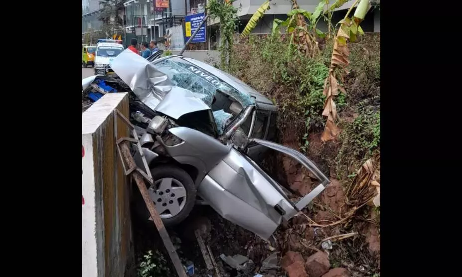 കണ്ണൂര്‍ കൂത്തുപറമ്പില്‍ കാര്‍ മറിഞ്ഞ് രണ്ടു മരണം; എട്ടുപേര്‍ക്ക് പരിക്ക്