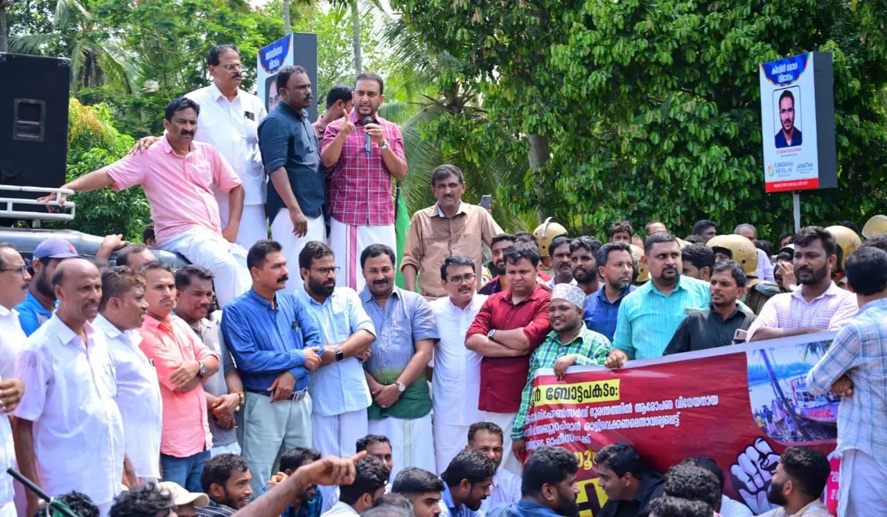 ഇതിനേക്കാള് നല്ലത് സിപിഎം ലോക്കല് സെക്രട്ടറി; താനൂര് ജുഡീഷ്യല് കമ്മീഷനെതിരേ പി കെ ഫിറോസ് ഇതിനേക്കാള് നല്ലത് സിപിഎം ലോക്കല് സെക്രട്ടറി; താനൂര് ജുഡീഷ്യല് കമ്മീഷനെതിരേ പി കെ ഫിറോസ്