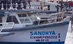 13 പേരെ കയറ്റാവുന്ന ബോട്ടില് 40ലേറെ യാത്രക്കാര്; കൊച്ചിയില് രണ്ട് ബോട്ടുകള് കസ്റ്റഡിയില് 13 പേരെ കയറ്റാവുന്ന ബോട്ടില് 40ലേറെ യാത്രക്കാര്; കൊച്ചിയില് രണ്ട് ബോട്ടുകള് കസ്റ്റഡിയില്