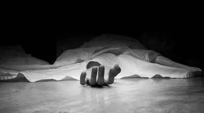 എലത്തൂര് ട്രെയിന് തീവയ്പ് കേസ്: എന് ഐഎയ്ക്ക് മൊഴി നല്കാനെത്തിയ യുവാവിന്റെ പിതാവ് തൂങ്ങിമരിച്ച നിലയില് എലത്തൂര് ട്രെയിന് തീവയ്പ് കേസ്: എന് ഐഎയ്ക്ക് മൊഴി നല്കാനെത്തിയ യുവാവിന്റെ പിതാവ് തൂങ്ങിമരിച്ച നിലയില്