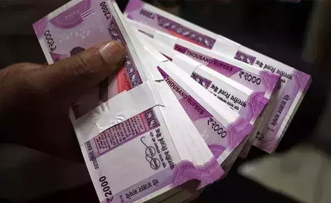 2000 രൂപ നോട്ടുകള് പിന്വലിച്ചു; സെപ്തംബര് 30 വരെ ഉപയോഗിക്കാന് ബാങ്കുകള്ക്ക് നിര്ദ്ദേശം 2000 രൂപ നോട്ടുകള് പിന്വലിച്ചു; സെപ്തംബര് 30 വരെ ഉപയോഗിക്കാന് ബാങ്കുകള്ക്ക് നിര്ദ്ദേശം