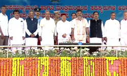 സിദ്ധരാമയ്യയും ഡി കെ ശിവകുമാറും അധികാരമേറ്റു; പ്രതിപക്ഷ ഐക്യവേദിയായി സത്യപ്രതിജ്ഞാ ചടങ്ങ് സിദ്ധരാമയ്യയും ഡി കെ ശിവകുമാറും അധികാരമേറ്റു; പ്രതിപക്ഷ ഐക്യവേദിയായി സത്യപ്രതിജ്ഞാ ചടങ്ങ്