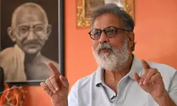 പുതിയ പാര്‍ലിമെന്റ് മന്ദിരത്തിന് സവര്‍ക്കര്‍ സദനമെന്ന് പേരിടണം; അവിടെ മാപ്പ് മുറിയും വേണമെന്ന് പരിഹസിച്ച് തുഷാര്‍ ഗാന്ധി