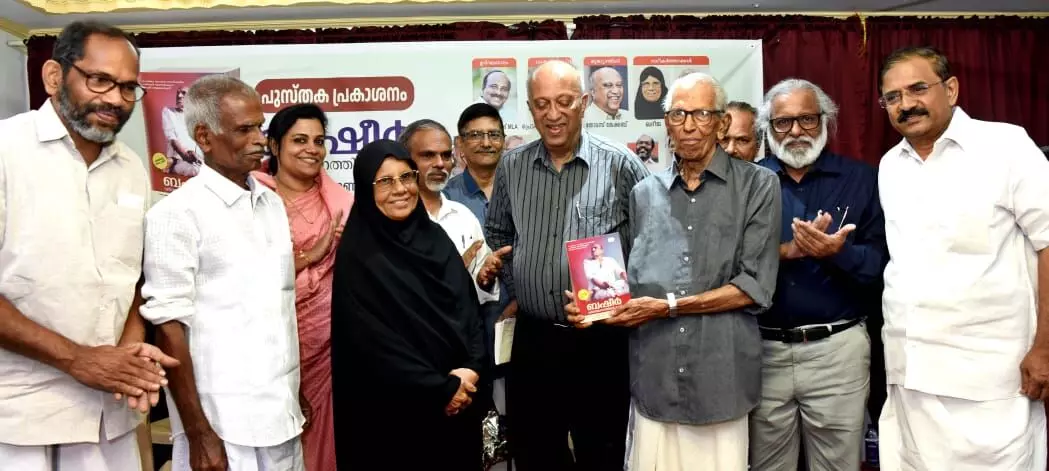 ബഷീര് അനശ്വരതയുടെ താക്കോല് ദൈവത്തില് നിന്ന് ഏറ്റുവാങ്ങിയ എഴുത്തുകാരന്: എം കെ സാനു ബഷീര് അനശ്വരതയുടെ താക്കോല് ദൈവത്തില് നിന്ന് ഏറ്റുവാങ്ങിയ എഴുത്തുകാരന്: എം കെ സാനു