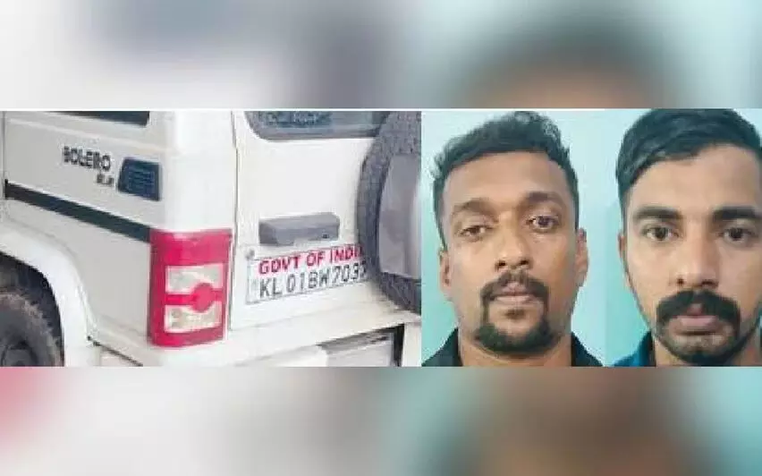 കേന്ദ്ര സര്ക്കാരിന്റെ വ്യാജ സ്റ്റിക്കറുമായെത്തിയ സ്വര്ണക്കടത്ത് ക്വട്ടേഷന് സംഘം കരിപ്പൂരില് പിടിയില് കേന്ദ്ര സര്ക്കാരിന്റെ വ്യാജ സ്റ്റിക്കറുമായെത്തിയ സ്വര്ണക്കടത്ത് ക്വട്ടേഷന് സംഘം കരിപ്പൂരില് പിടിയില്