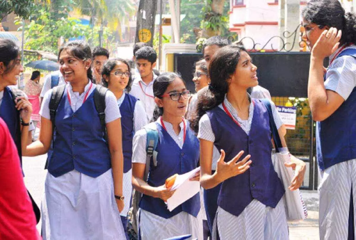 ഹയര് സെക്കന്ഡറി പരീക്ഷാഫലം പ്രഖ്യാപിച്ചു; 82.95 ശതമാനം വിജയം ഹയര് സെക്കന്ഡറി പരീക്ഷാഫലം പ്രഖ്യാപിച്ചു; 82.95 ശതമാനം വിജയം