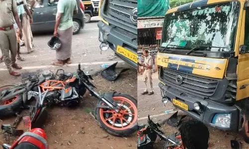 കോട്ടയത്ത് ബൈക്ക് ലോറിയിലിടിച്ച് മൂന്ന് യുവാക്കള്‍ മരിച്ചു