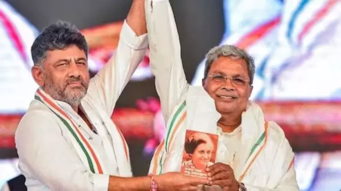 കര്ണാടകയില് 24 മന്ത്രിമാര് കൂടി സത്യപ്രതിജ്ഞ ചെയ്തു കര്ണാടകയില് 24 മന്ത്രിമാര് കൂടി സത്യപ്രതിജ്ഞ ചെയ്തു