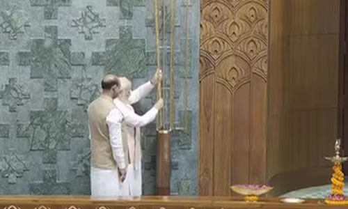 പ്രതിപക്ഷ ബഹിഷ്‌കരണത്തിനിടെ പാര്‍ലമെന്റ് മന്ദിരം പ്രധാനമന്ത്രി നാടിന് സമര്‍പ്പിച്ചു