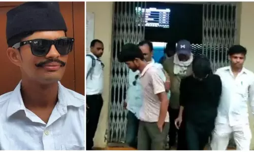 ഒരു ക്വിന്റലോളം കഞ്ചാവുമായി ബജ്റങ്ദള് ജില്ലാ നേതാവ് ഉള്പ്പെട്ട സംഘം പിടിയില് ഒരു ക്വിന്റലോളം കഞ്ചാവുമായി ബജ്റങ്ദള് ജില്ലാ നേതാവ് ഉള്പ്പെട്ട സംഘം പിടിയില്