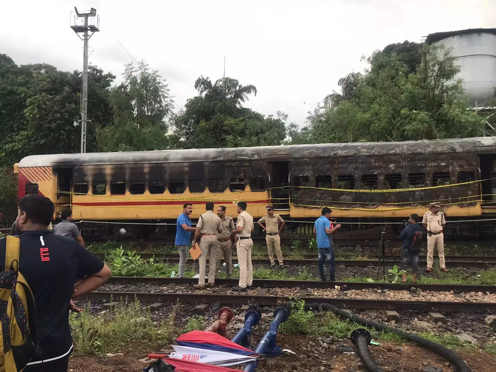 ട്രെയിന്‍ തീപ്പിടിത്തം: അന്വേഷണം നടക്കട്ടെ, ഒരു നിഗമനത്തിലും എത്തിയിട്ടില്ലെന്ന് റെയില്‍വേ