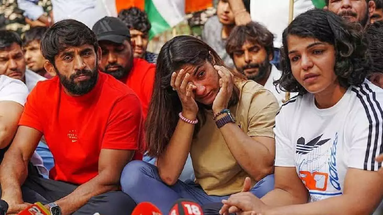 ഇന്ത്യയ്ക്ക് അന്താരാഷ്ട്ര റെസ്ലിങ് ഫെഡറേഷന്റെ താക്കീത്; ബ്രിജ് ഭൂഷണെതിരായ അന്വേഷണം നിഷ്പക്ഷമായി നടത്തിയില്ലെങ്കില് സസ്പെന്റ് ചെയ്യും ഇന്ത്യയ്ക്ക് അന്താരാഷ്ട്ര റെസ്ലിങ് ഫെഡറേഷന്റെ താക്കീത്; ബ്രിജ് ഭൂഷണെതിരായ അന്വേഷണം നിഷ്പക്ഷമായി നടത്തിയില്ലെങ്കില് സസ്പെന്റ് ചെയ്യും