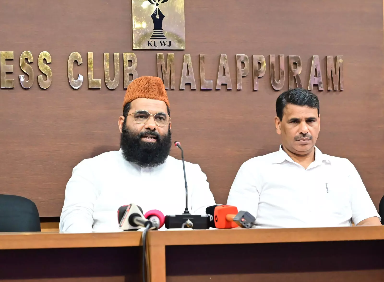 മതസംഘടനകളില് ഇടപെട്ട് പ്രശ്നം സങ്കീര്ണമാക്കുന്നതില് നിന്ന് ലീഗ് വിട്ടു നില്ക്കണം: മൂവാറ്റുപുഴ അഷ്റഫ് മൗലവി മതസംഘടനകളില് ഇടപെട്ട് പ്രശ്നം സങ്കീര്ണമാക്കുന്നതില് നിന്ന് ലീഗ് വിട്ടു നില്ക്കണം: മൂവാറ്റുപുഴ അഷ്റഫ് മൗലവി