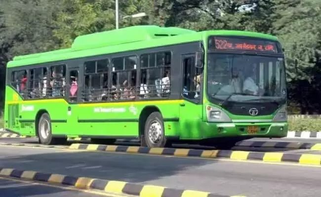 നിസ്ക്കരിക്കാന് ബസ് നിര്ത്തി; ഉത്തര്പ്രദേശില് രണ്ട് ബസ് ജീവനക്കാര്ക്ക് സസ്പന്ഷന് നിസ്ക്കരിക്കാന് ബസ് നിര്ത്തി; ഉത്തര്പ്രദേശില് രണ്ട് ബസ് ജീവനക്കാര്ക്ക് സസ്പന്ഷന്