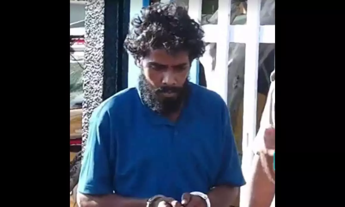 കൂടുതല് ബോഗികള് കത്തിക്കാന് ലക്ഷ്യമിട്ടെന്ന് കണ്ണൂര് ട്രെയിന് തീവയ്പ് കേസ് പ്രതിയുടെ മൊഴി കൂടുതല് ബോഗികള് കത്തിക്കാന് ലക്ഷ്യമിട്ടെന്ന് കണ്ണൂര് ട്രെയിന് തീവയ്പ് കേസ് പ്രതിയുടെ മൊഴി