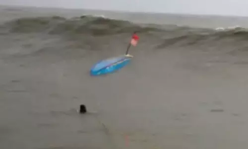 മല്‍സ്യബന്ധനത്തിനിടെ യന്ത്രത്തകരാര്‍; താനൂരില്‍ കടലില്‍ കുടുങ്ങിയ വള്ളത്തിലെ ജീവനക്കാരെ രക്ഷപ്പെടുത്തി