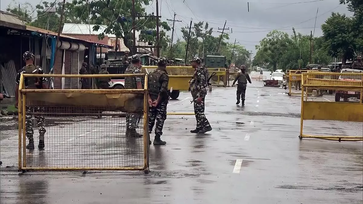 മണിപ്പൂരില് കലാപം തുടരുന്നു; ഖമെന്ലോകില് 11 പേര് കൊല്ലപ്പെട്ടു മണിപ്പൂരില് കലാപം തുടരുന്നു; ഖമെന്ലോകില് 11 പേര് കൊല്ലപ്പെട്ടു