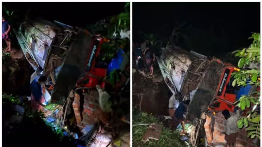 കാസര്കോഡ് പാണത്തൂരില് ടാങ്കര് ലോറി വീടിനു മുകളിലേക്ക് മറിഞ്ഞ് മൂന്നു പേര്ക്ക് പരിക്ക് കാസര്കോഡ് പാണത്തൂരില് ടാങ്കര് ലോറി വീടിനു മുകളിലേക്ക് മറിഞ്ഞ് മൂന്നു പേര്ക്ക് പരിക്ക്