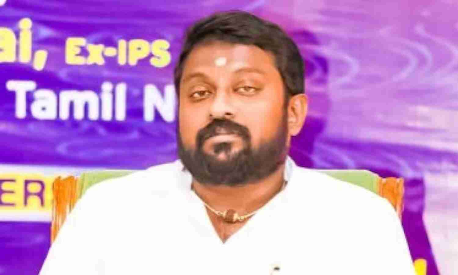 ബിജെപി തമിഴ്നാട് സംസ്ഥാന സെക്രട്ടറിയെ അര്ധരാത്രി വീട്ടില്നിന്ന് അറസ്റ്റ് ചെയ്തു ബിജെപി തമിഴ്നാട് സംസ്ഥാന സെക്രട്ടറിയെ അര്ധരാത്രി വീട്ടില്നിന്ന് അറസ്റ്റ് ചെയ്തു