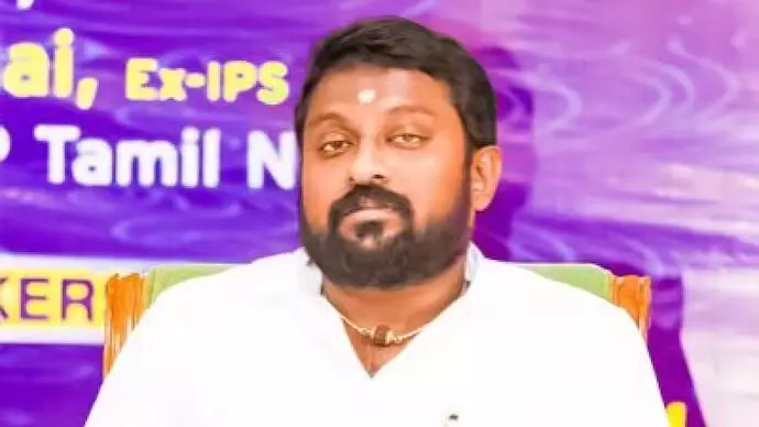 ബിജെപി തമിഴ്നാട് സംസ്ഥാന സെക്രട്ടറിയെ അര്ധരാത്രി വീട്ടില്നിന്ന് അറസ്റ്റ് ചെയ്തു ബിജെപി തമിഴ്നാട് സംസ്ഥാന സെക്രട്ടറിയെ അര്ധരാത്രി വീട്ടില്നിന്ന് അറസ്റ്റ് ചെയ്തു