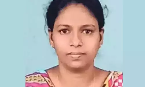 തെരുവുനായകള്‍ക്ക് ഭക്ഷണം കൊടുക്കുന്നതിനിടെ പോറലേറ്റ വീട്ടമ്മ മരിച്ചു; പേ വിഷബാധയെന്ന് സംശയം