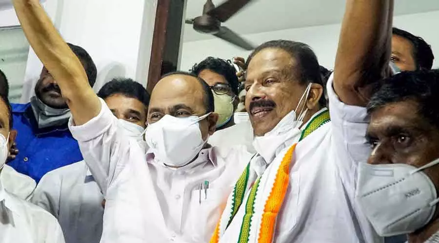 ആവശ്യമെങ്കില് മാറിനില്ക്കുമെന്ന് കെ സുധാകരന്; ഒറ്റക്കെട്ടായി സംരക്ഷിക്കുമെന്ന് വി ഡി സതീശന് ആവശ്യമെങ്കില് മാറിനില്ക്കുമെന്ന് കെ സുധാകരന്; ഒറ്റക്കെട്ടായി സംരക്ഷിക്കുമെന്ന് വി ഡി സതീശന്