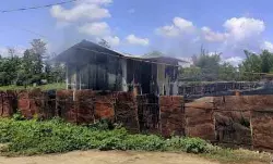 സര്‍വകക്ഷി യോഗത്തിന് തൊട്ടുമുമ്പും മണിപ്പൂരില്‍ തീക്കളി; ഭക്ഷ്യ വിതരണ മന്ത്രിയുടെ ഗോഡൗണ്‍ കത്തിച്ചു