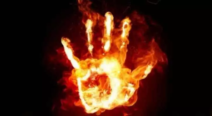 സഹോദരനെയും കുടുംബത്തെയും തീകൊളുത്തിയ യുവാവ് തൂങ്ങി മരിച്ചു