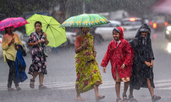 മഴ; കണ്ണൂരും കാസര്‍കോട്ടും നാളെ സ്‌കൂളുകള്‍ക്ക് അവധി