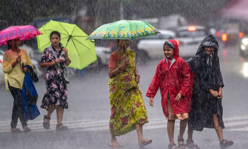 മഴ; കണ്ണൂരും കാസര്‍കോട്ടും നാളെ സ്‌കൂളുകള്‍ക്ക് അവധി