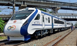 വന്ദേഭാരതിന് സാങ്കേതികത്തകരാര്‍; കണ്ണൂരില്‍ ഒന്നര മണിക്കൂര്‍ പിടിച്ചിട്ടു